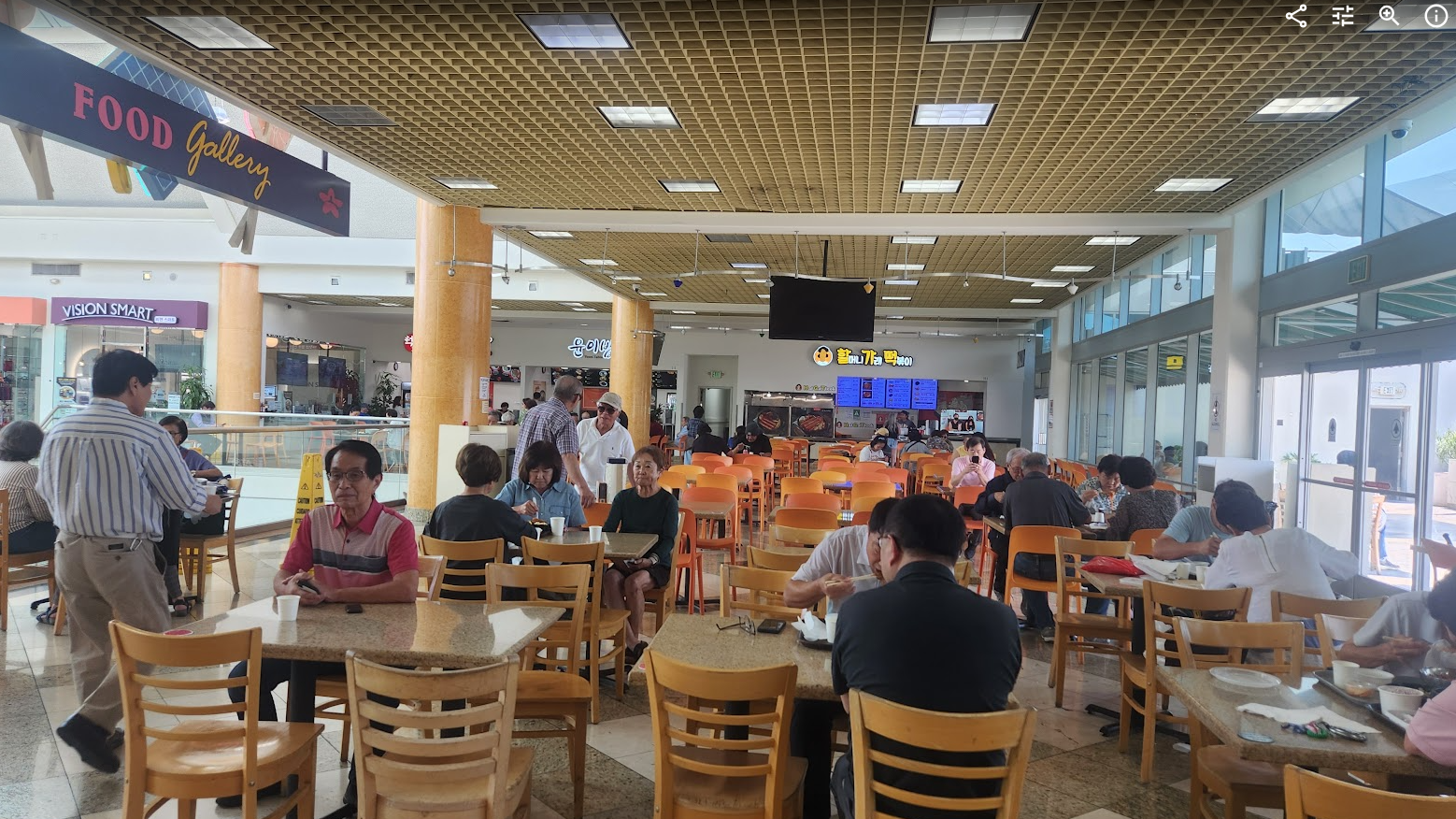 푸드 코트 테이블 전경 이미지