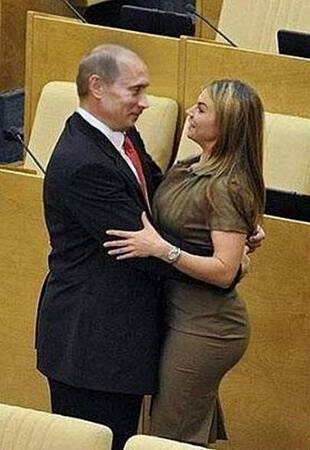 국회에서-카바예바와-푸틴-포옹장면