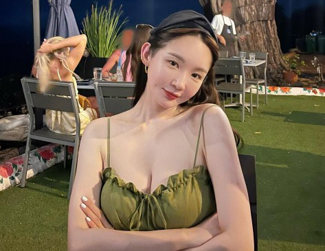 가수 강민경 열정페이