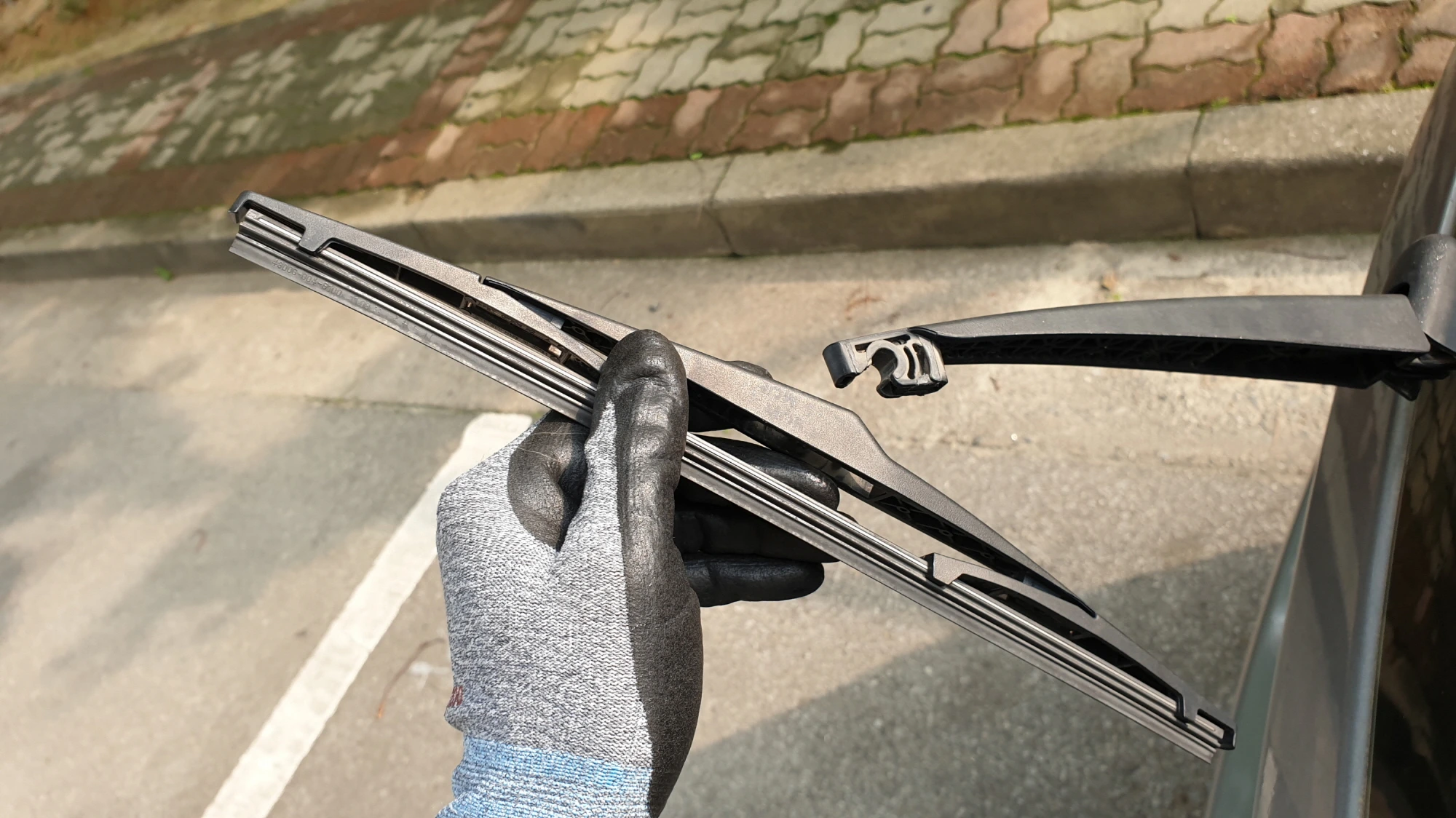 뒷유리 와이퍼 빠진 모습