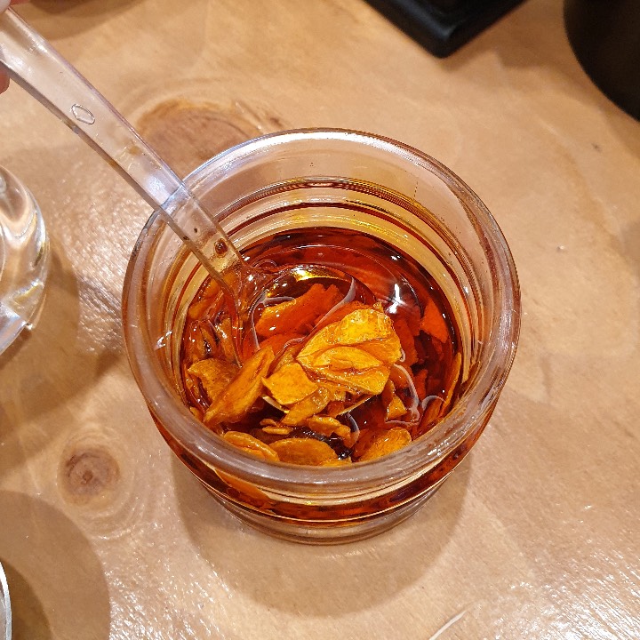 스미비부타동-마늘-후레이크가-있는-라유