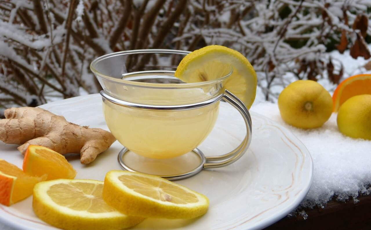 따뜻한 차: 목 진정, 기침 완화