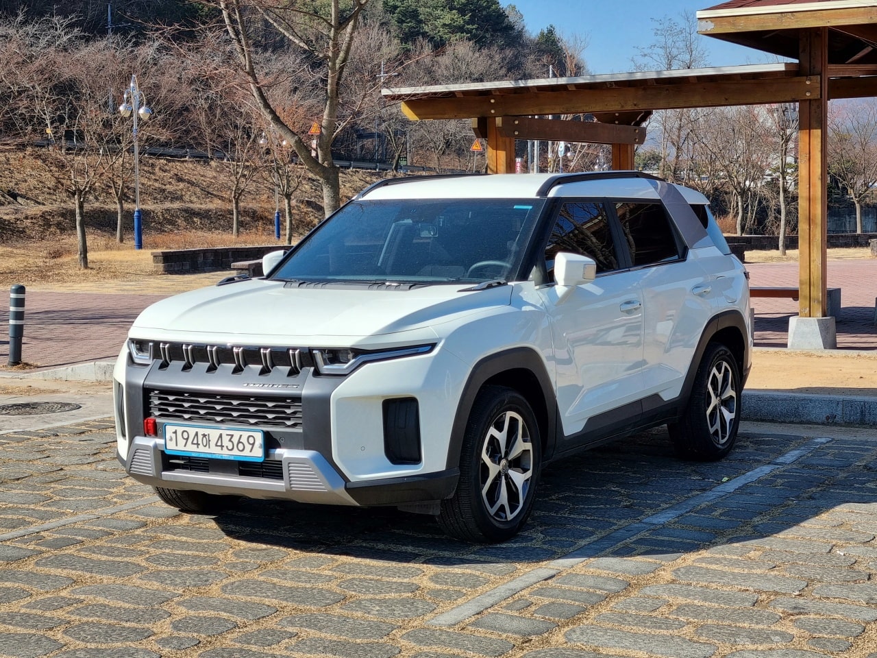 쏘카로 빌렸던 토레스입니다. 촬영한 시각은 오전 10시쯤.