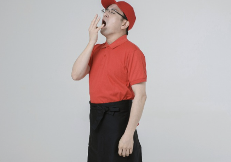 하품하는-알바생