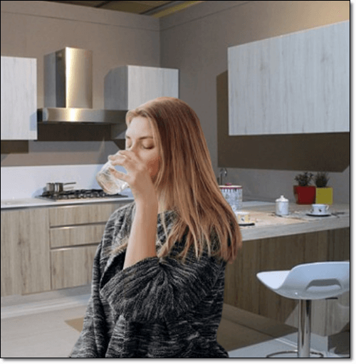 우황청심환 먹는 여성