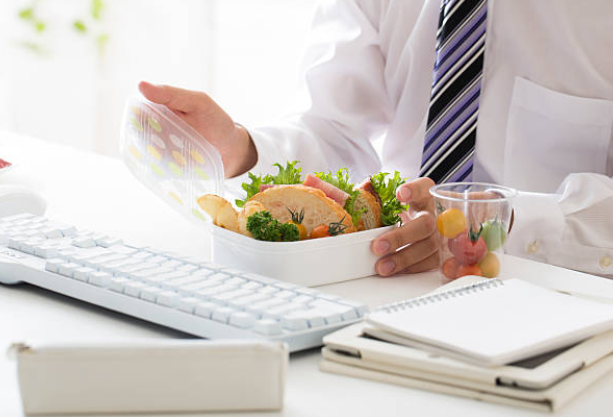 건강한 다이어트 vs 무리한 다이어트 (직장인 맞춤 분석)