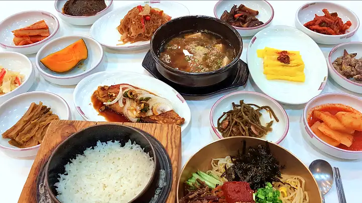 손맛으로 높인 품격의 한 그릇 35년 노포 가마솥 육회 비빔밥 요리 전주 맛집 추천 생방송투데이 고수뎐