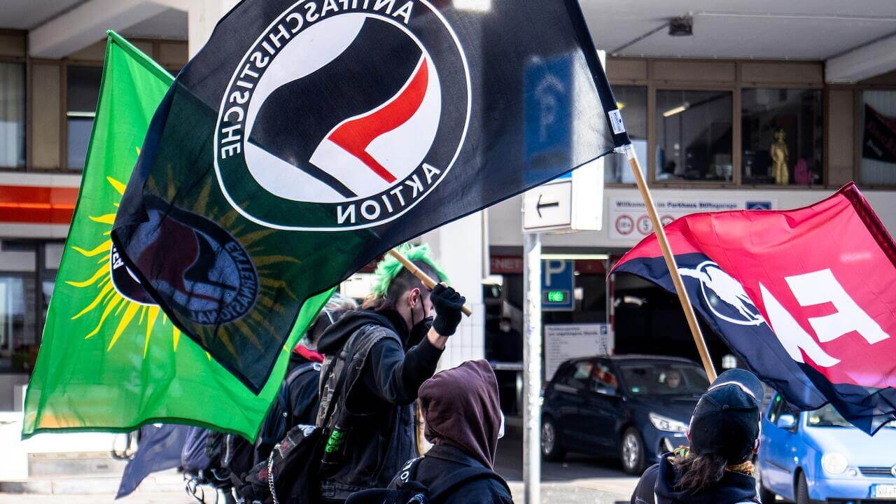 과학으로서의 경제학이 지닌 속성과 중요성 (Essay on the Nature and Significance of Economic Science)