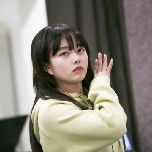 춤을 추는 정지소의 모습