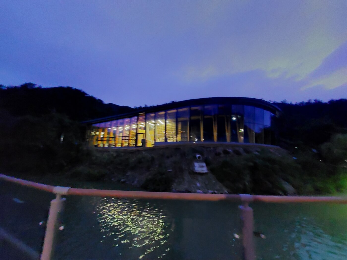 야경이 멋진 아중호수도서관