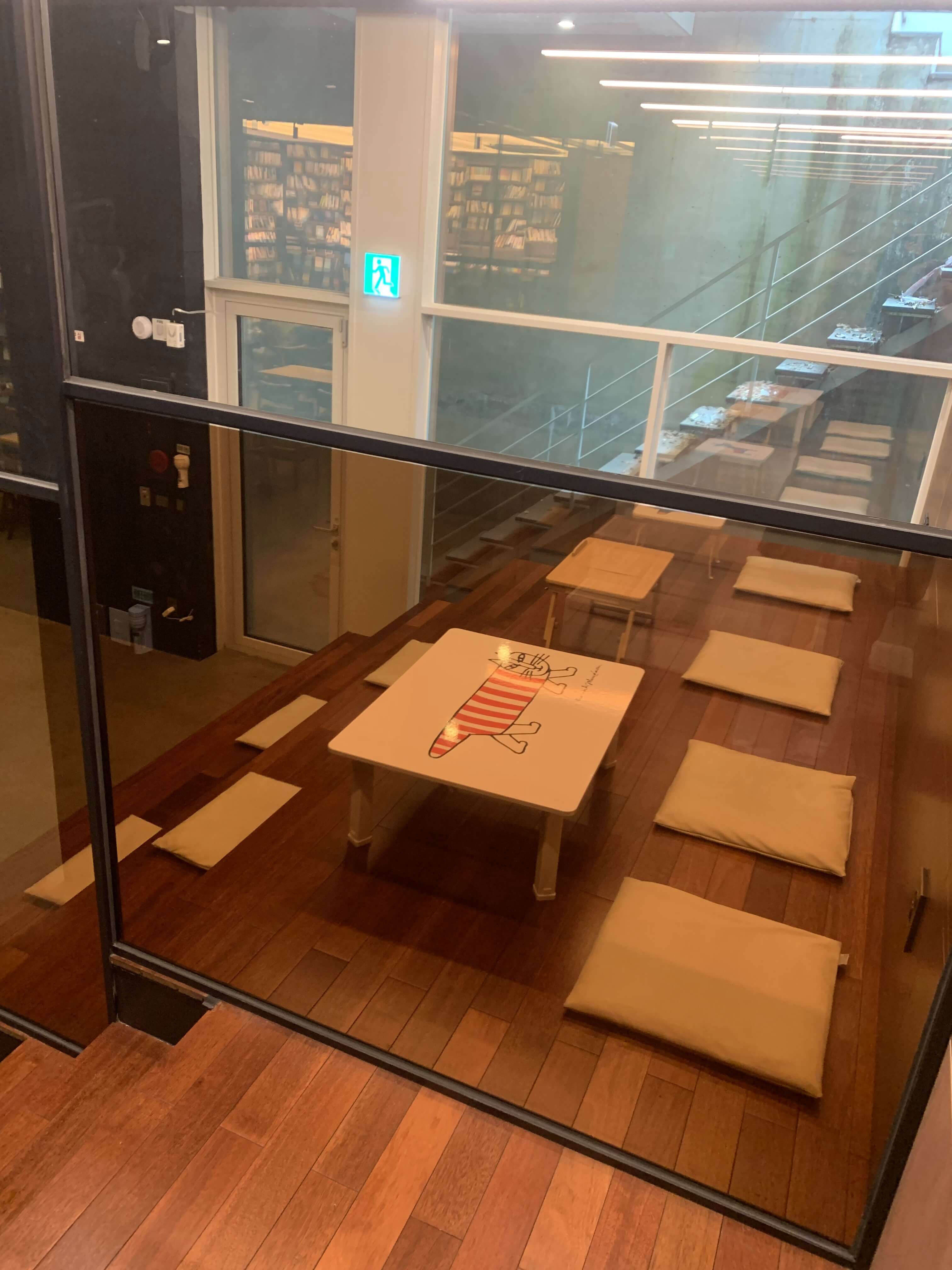 좌식 테이블 및 방석