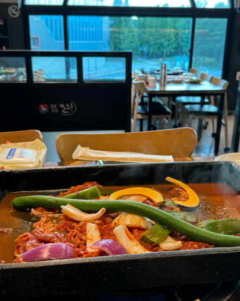 우와한 식당 오리주물럭 오리 버섯 부추