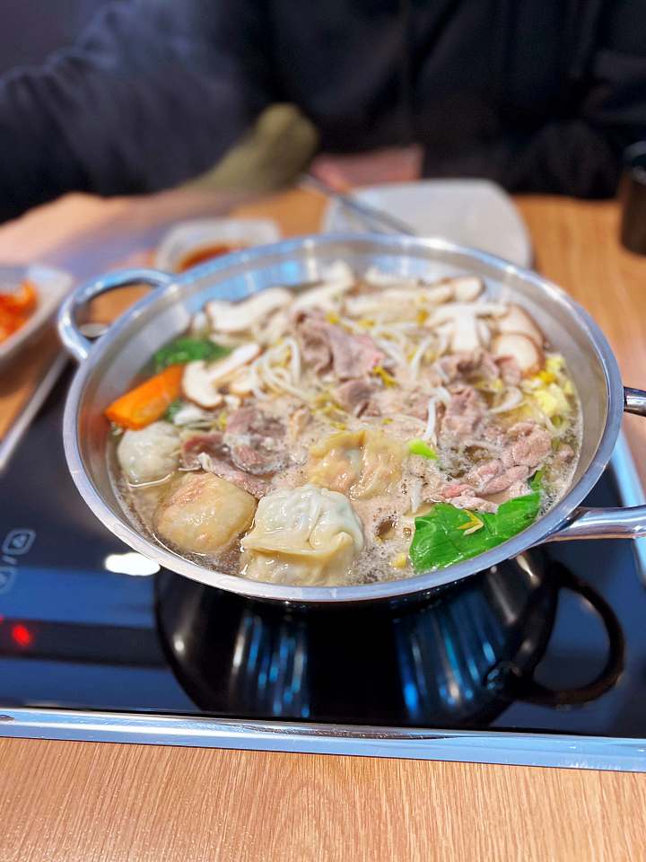 직접 농사짓는 100% 국산 송화고버섯 버섯 만두전골 샤부샤부 버섯비빔만두 대전 둔산동 맛집 추천 생방송투데이 자족식당