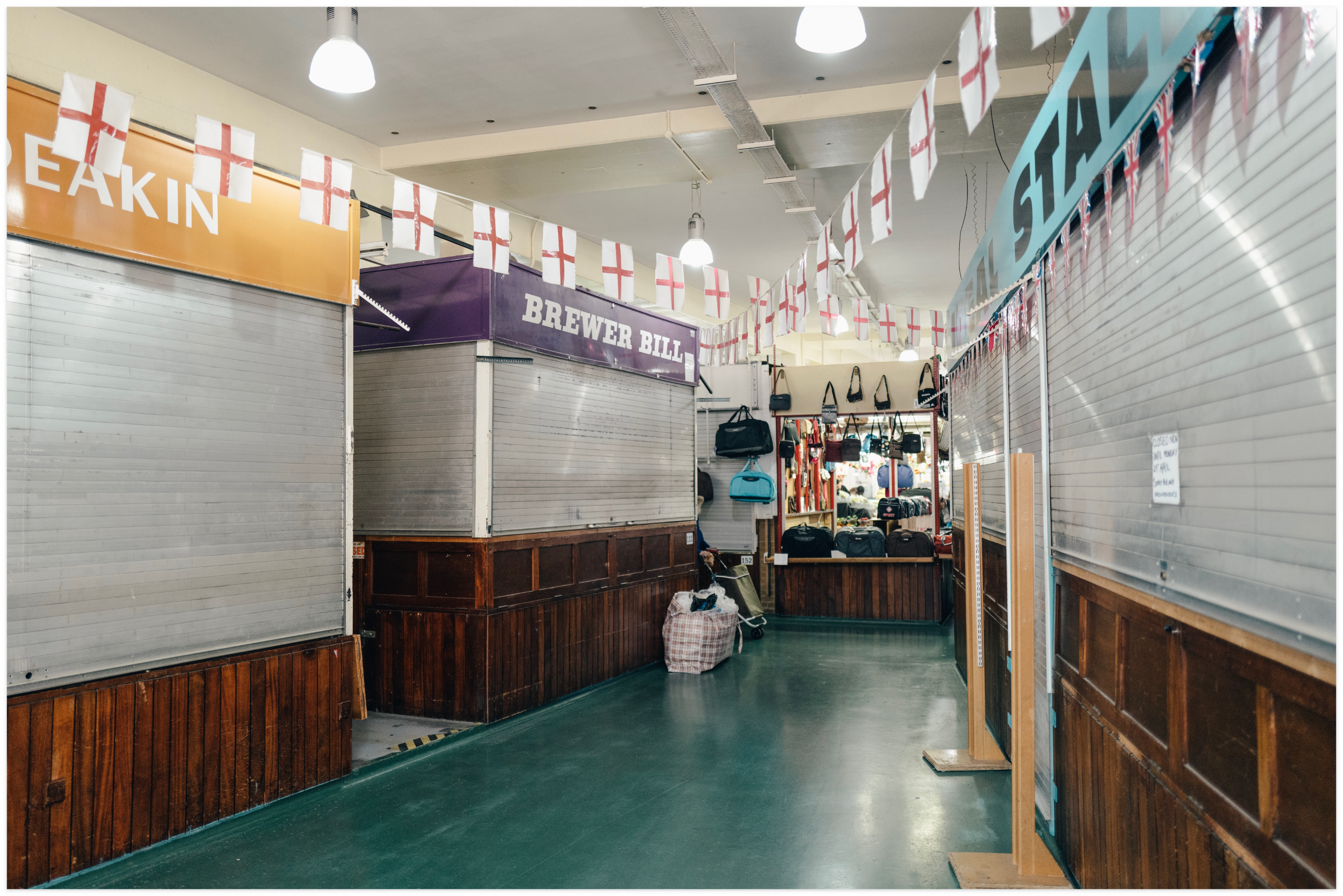 문 닫은 상점들의 사진