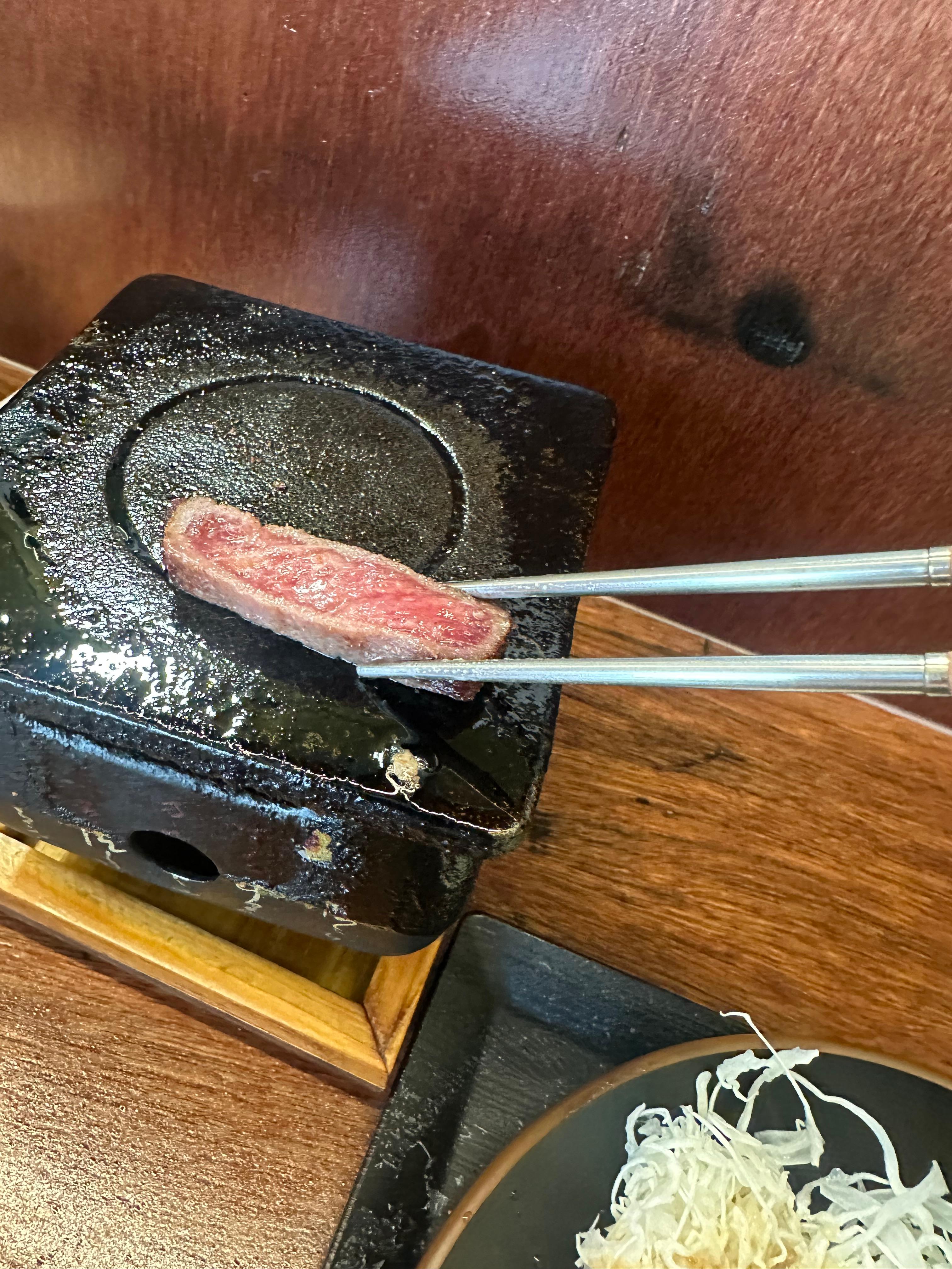 용산 맛집 규카츠정 추천(용산 삼각지 맛집, 규카츠, 직접 화로에 구워먹는, 나만의 화로, 규카츠 정식, 규카츠 타마고텐동 정식, 계란덮밥, 계란튀김, 직원들 모두 친절, 서비스 최고, 인기만점, 웨이팅 대기 주의, 밥 리필 무료)