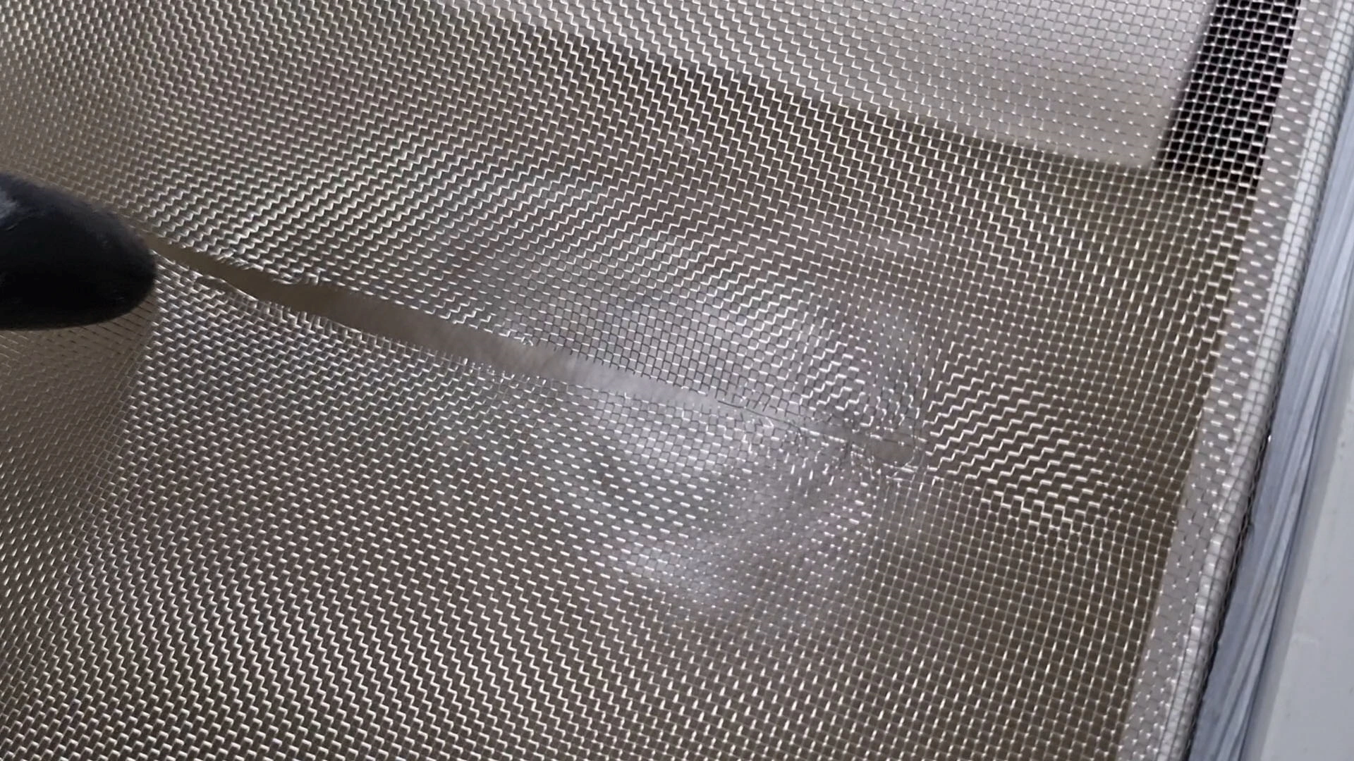 찢어진 스텐 방충망