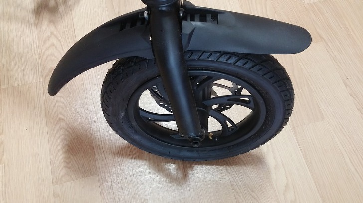 Front wheel of the Ideawalk electric bike with the fender properly installed