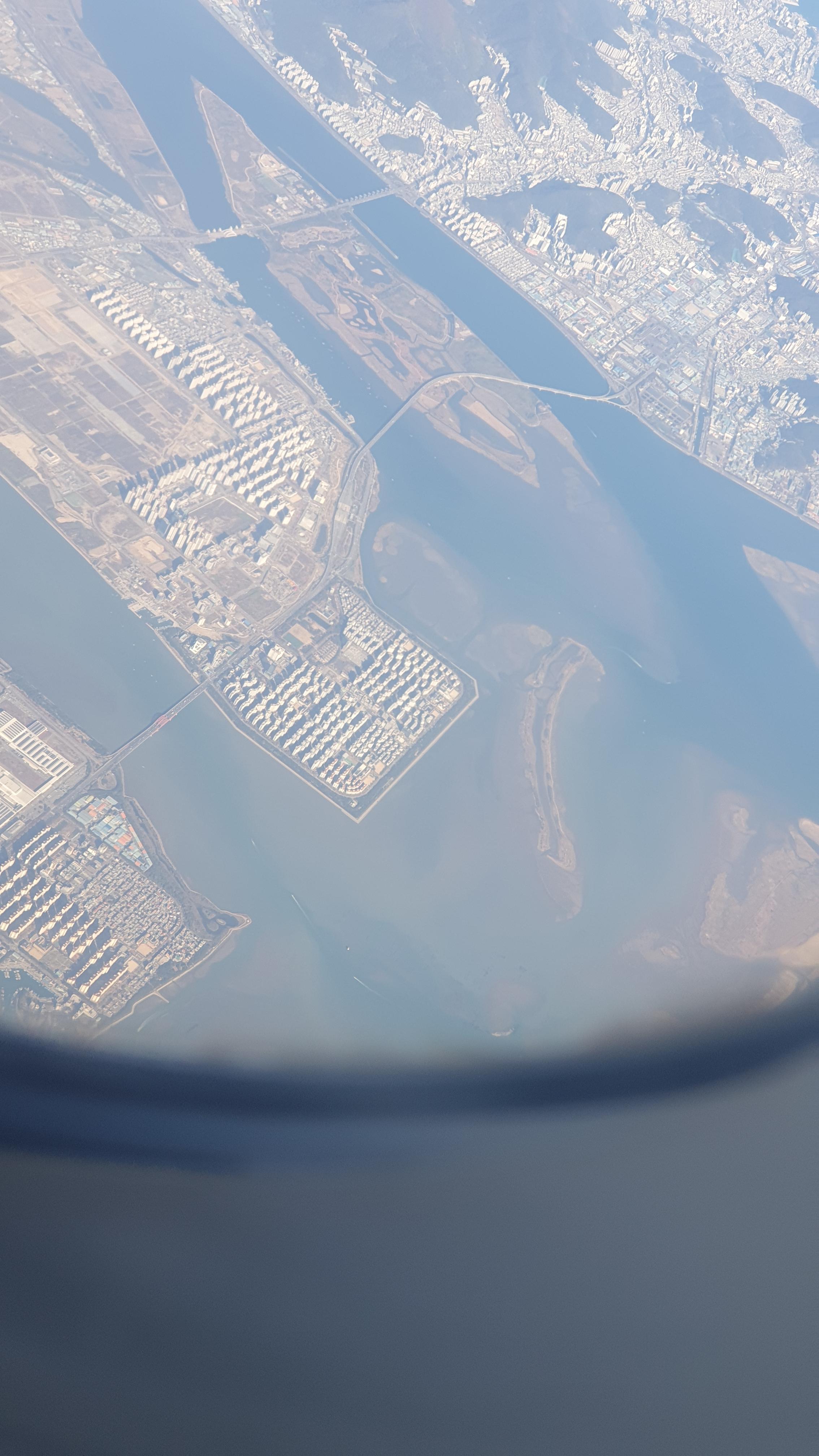 부산 명지 국제신도시를 비행기 위에서 바라보고 촬영한 모습