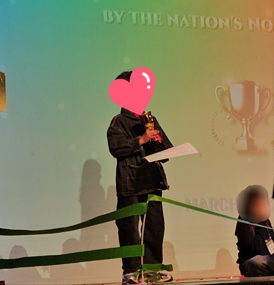 발표회를 마치고 참가했던 모든 아이들에게 증정된 상장과 트로피 시상식