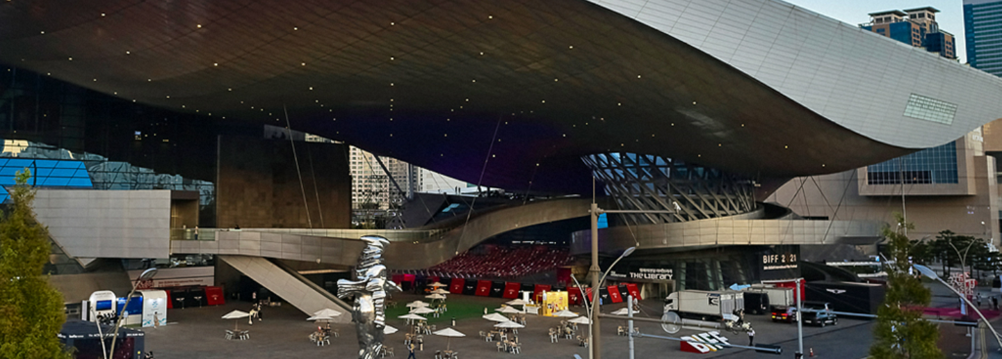 2011년 개관한 부산국제영화제 전용관 ‘영화의전당’