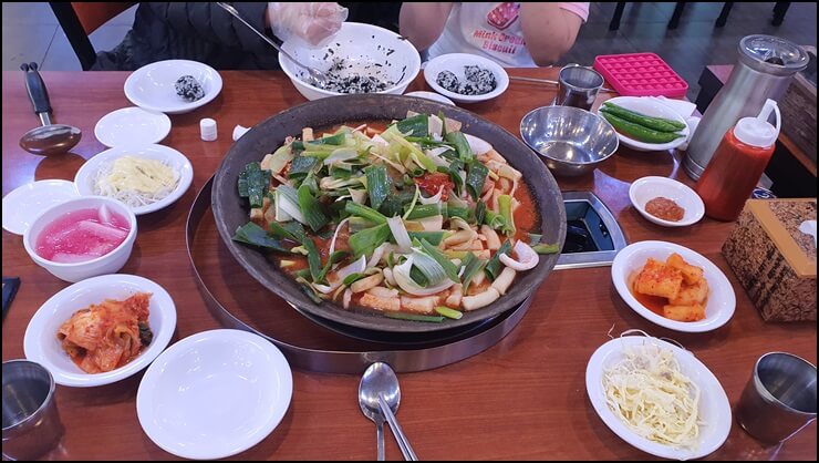 아랜역닭갈비-주문한-음식들