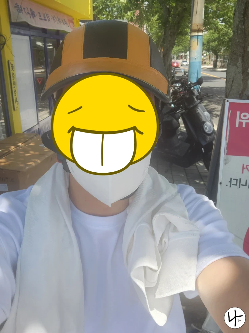 헬멧과-마스크를-쓴-남자