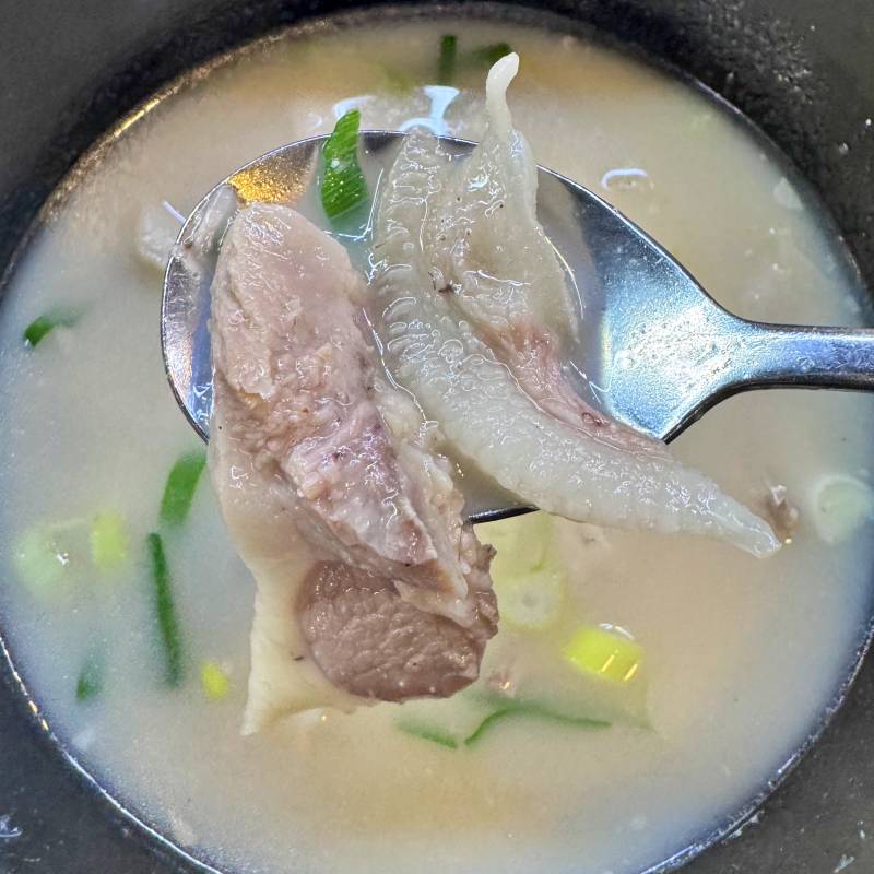 서변동 가야산돼지국밥 부드러운 돼지고기