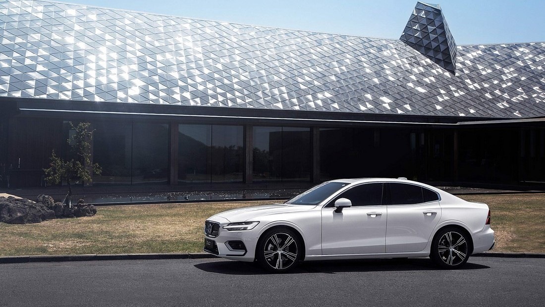 볼보S60 측면 사진 출처 다음자동차