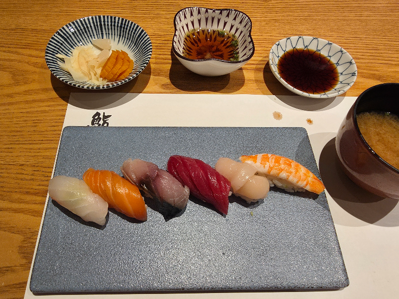 스시, 초밥이 접시에 있다