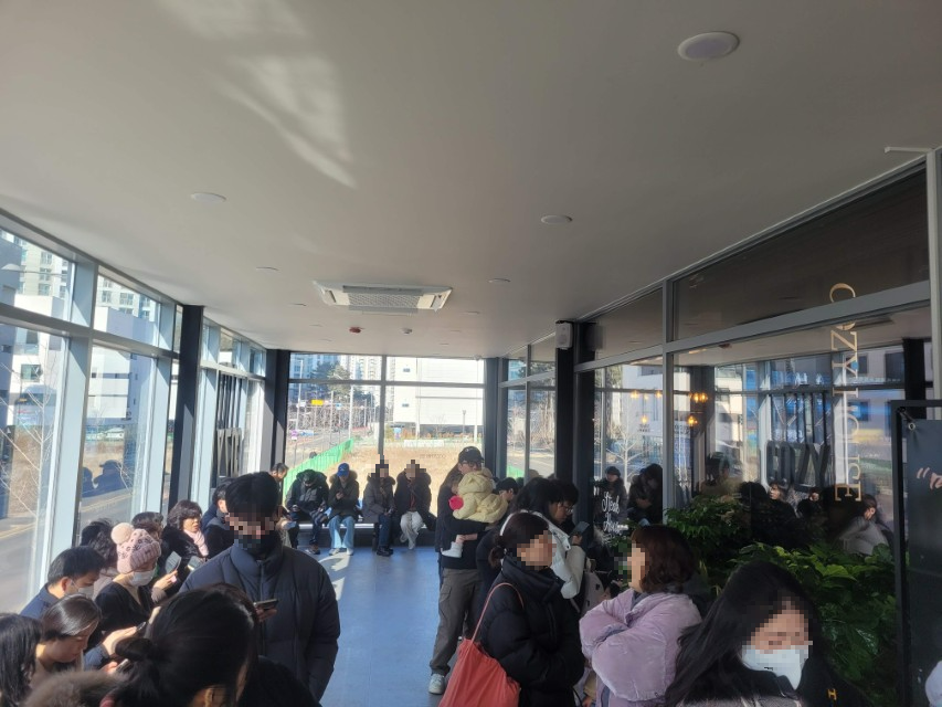 대기 인원이 많은 모습