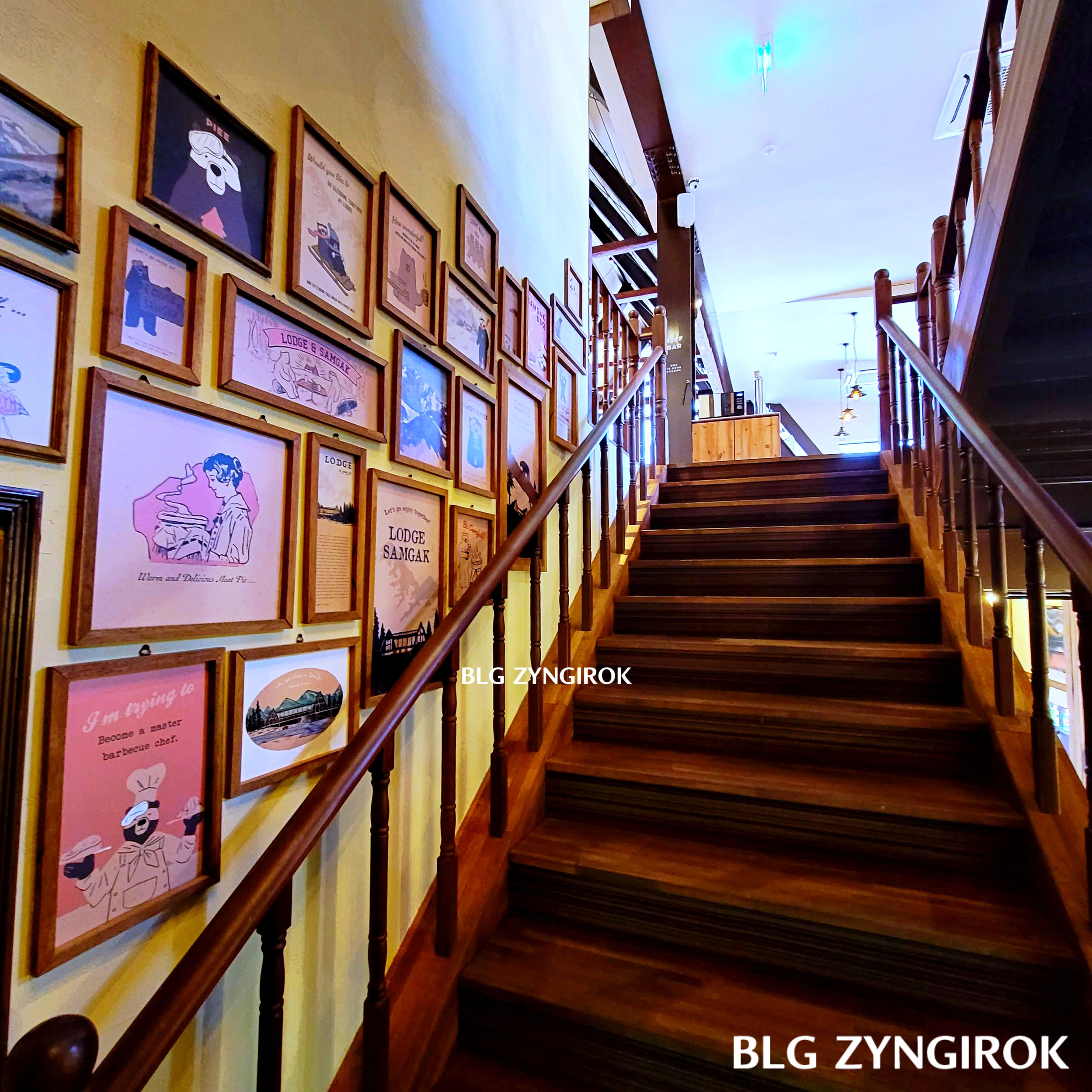 양주 카페 럿지 LODGE 계단 모습이다.