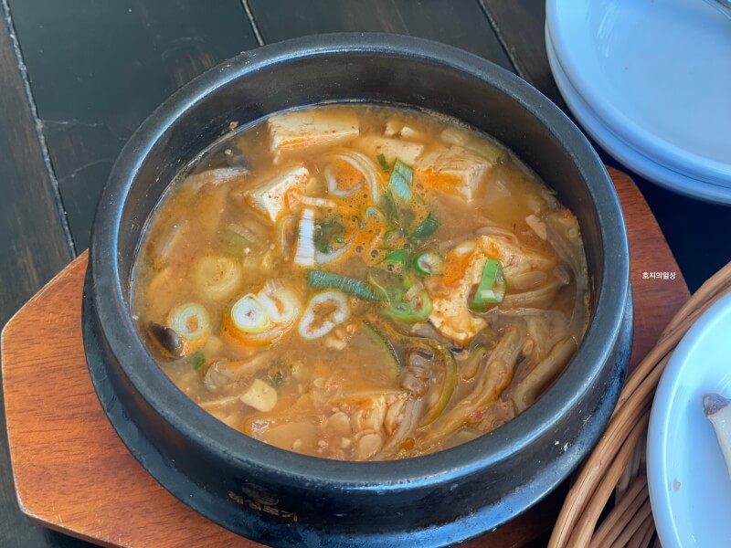아산 호수 한정식 맛집 오월의 꽃수레 - 된장찌개