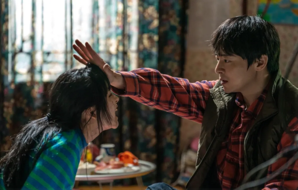 좀비딸 신기록, 조정석 좀비딸 1위, 조정석 영화, 여름 흥행 불패, 한국 코미디 영화, 박스오피스 1위, 좀비딸 후기, 좀비딸 평점, 조정석 코미디, 2025 영화 흥행, 천만 영화 후보, 좀비딸 박스오피스, 좀비딸 개봉 첫날, 한국 영화 최고 오프닝, 여름 영화 추천