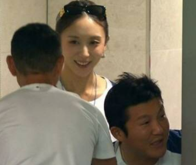 조세호와이프첫공개,조세호아내정수지,토트넘경기포착,정수지미모,조세호결혼