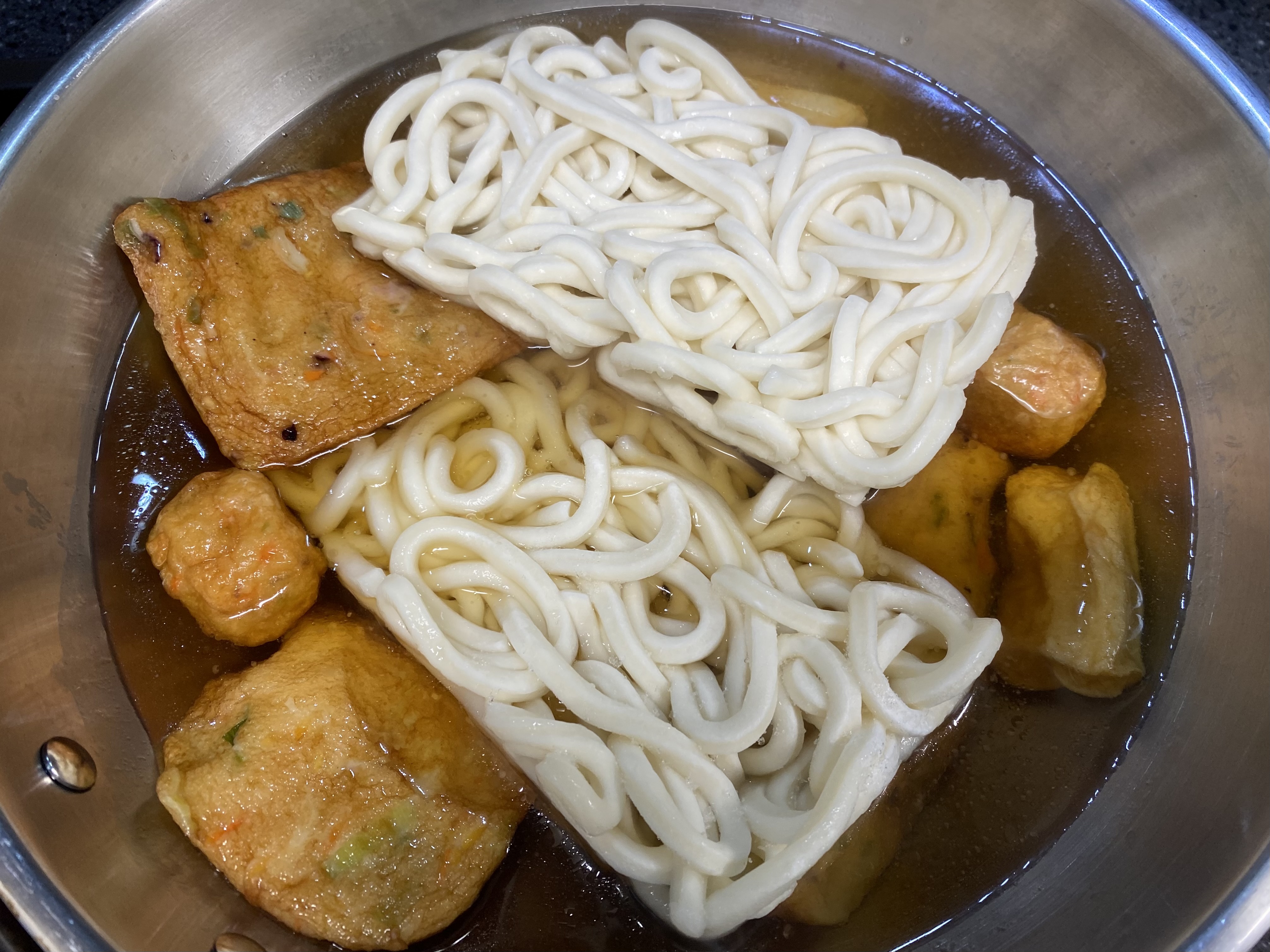 쯔유육수에 우동넣은 모습