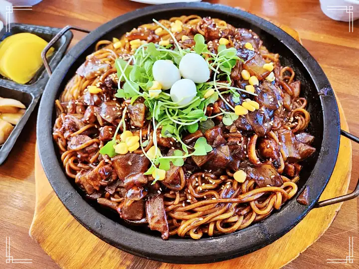 양념게장 돌짜장 돌판짜장 맛집 온천 실내데이트 코스 시몬스 침대 카페 별빛 정원 여행 이천 가볼만한 곳 추천 생방송투데이 오늘방송 떴다 동네방네