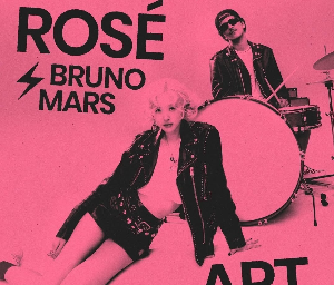 술자리게임도 노래로 만들어버리는 그녀