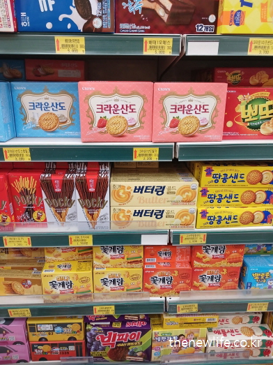 탄수화물 부족 증상만큼 해로운 탄수화물 - 과자, 쿠키, 가공 스낵 제품 사진