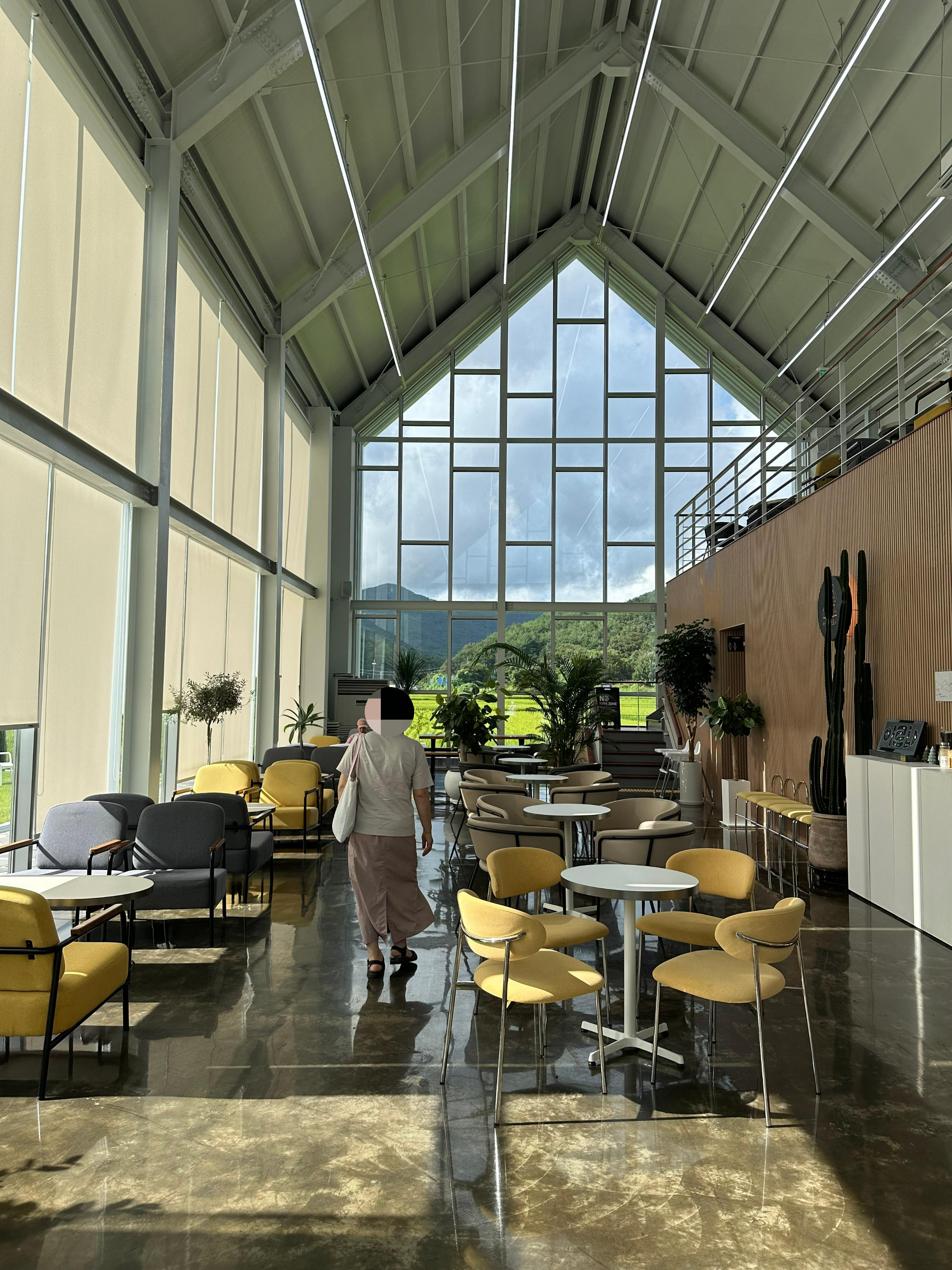 충남 보령, 대천, 무창포 여행 후기3(국내 가족 여행지 추천, 무창포 비체팰리스, 또다시 갯벌체험, 대천 맛집 부페, 점심 밥집 뷔페, 진짜 예쁜 카페 아르나, 분위기 좋은 카페 아르나, 한밤중 닭벼슬섬 산책, 대천항 수산시장 재방문, 찰광어회, 오징어회, 우성수산, 수연호수산, 무창포 비체펠리스, 오션뷰, 밥 해먹을 수 있는 숙소, 무창포 펜션)