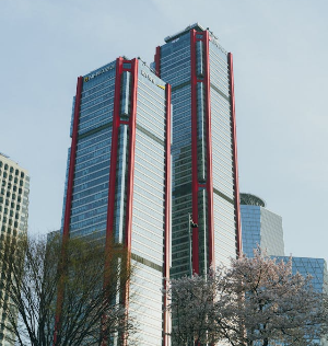 자산시장을 설명하기 위한 여의도 증권가 건물들.