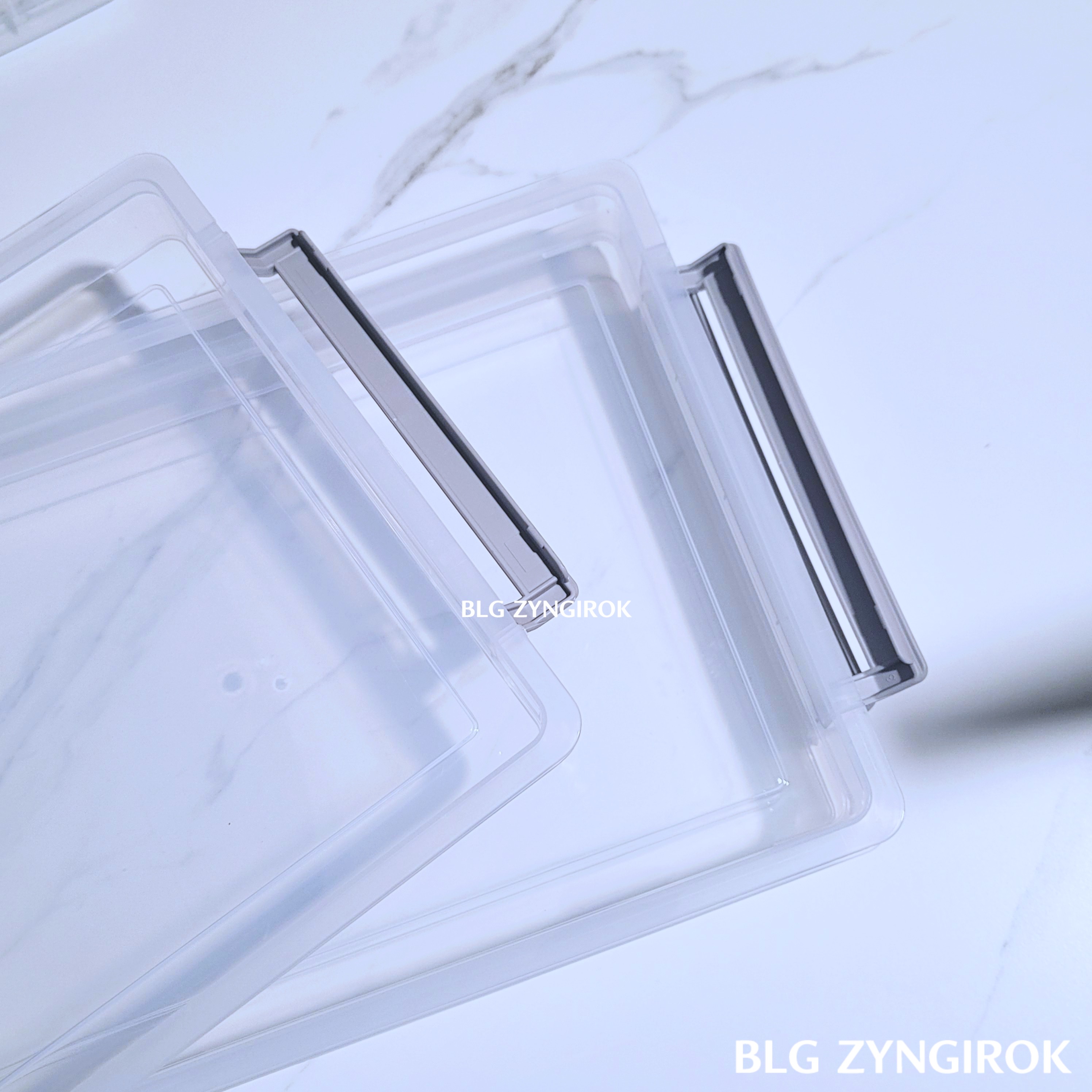 다이소 3단 정리박스가 하나씩 쌓여있는 모습이다.