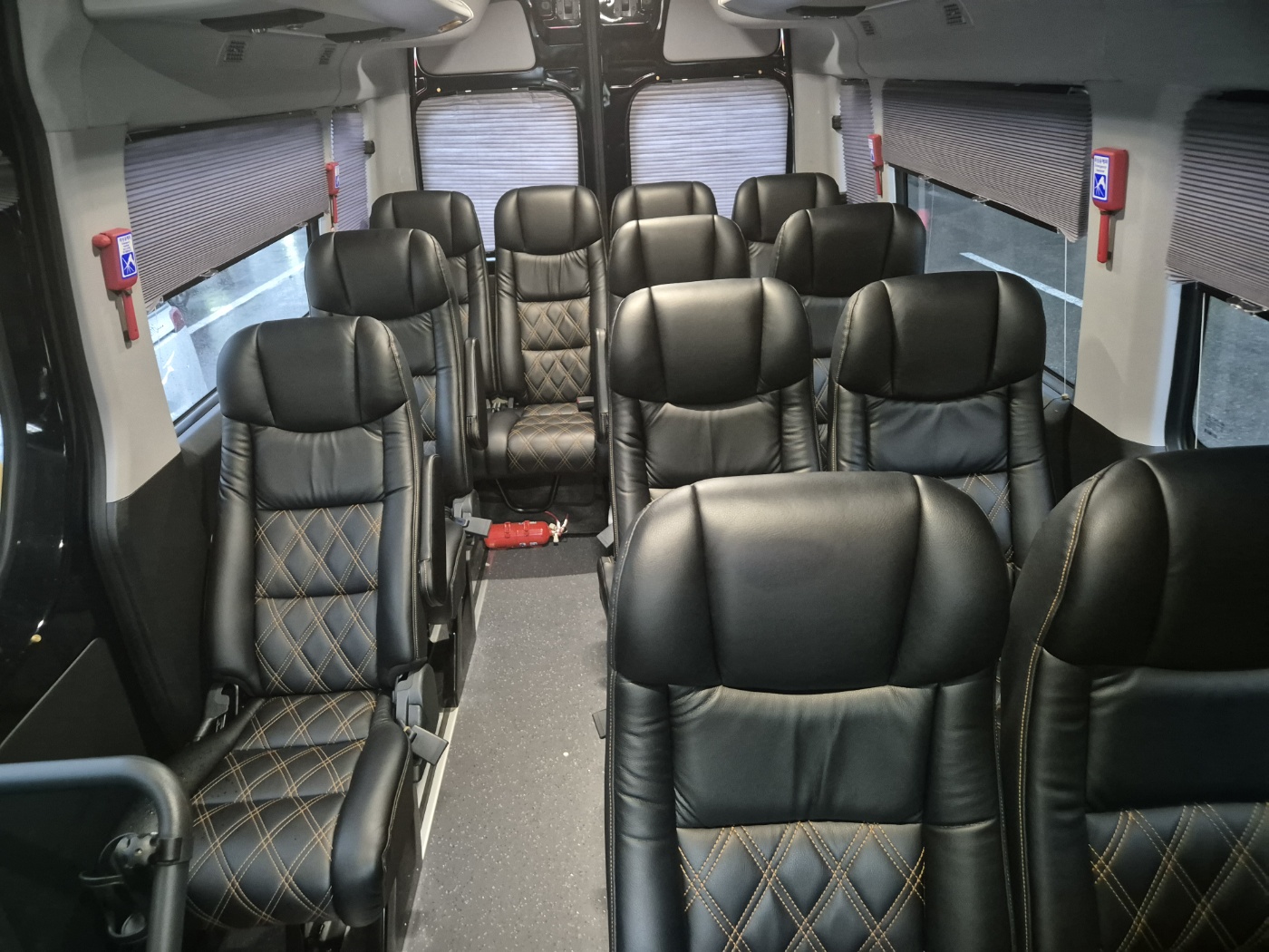 Luxury Hyundai Solati 15 seater airport 