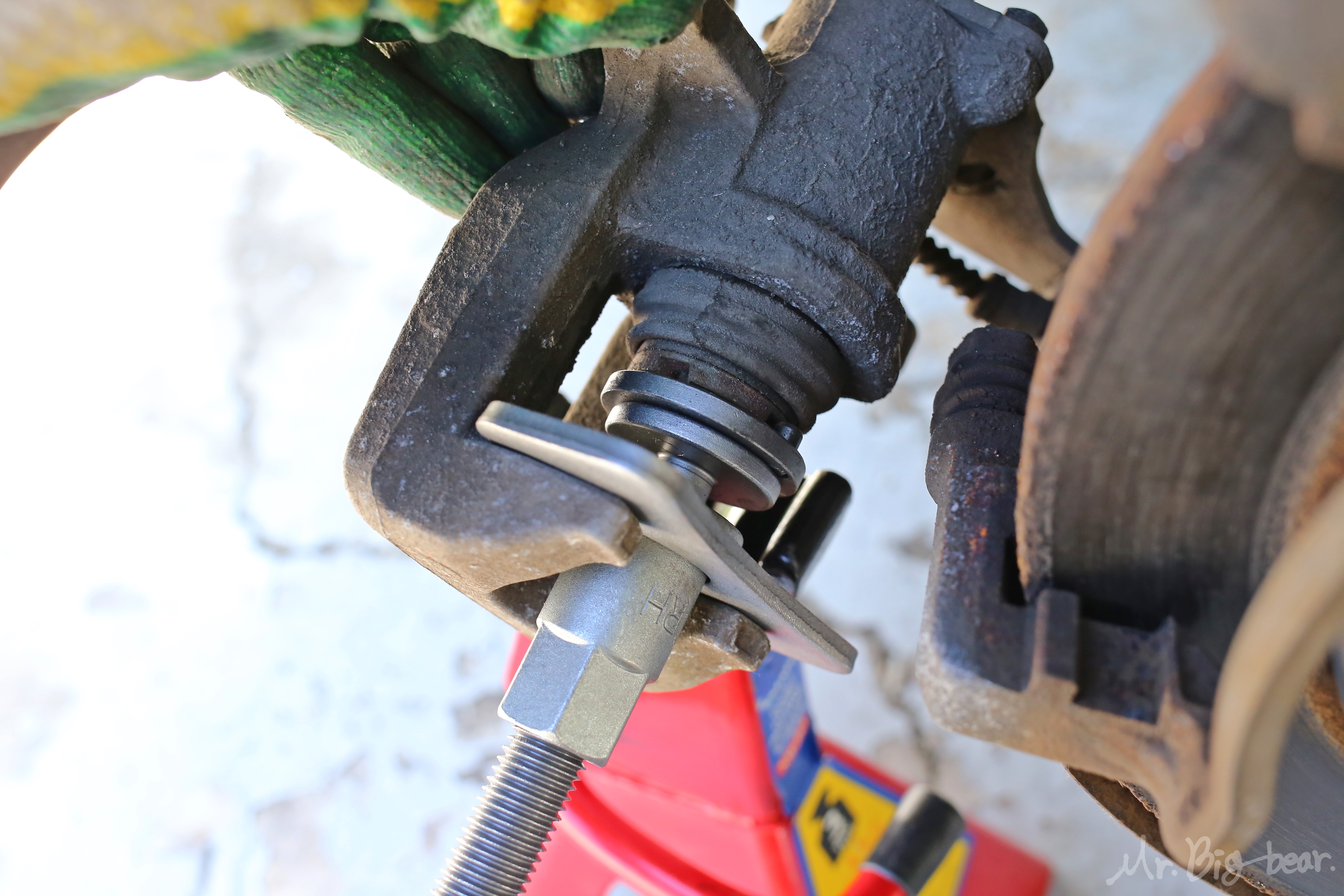 브레이크 피스톤 회전하면서 리턴