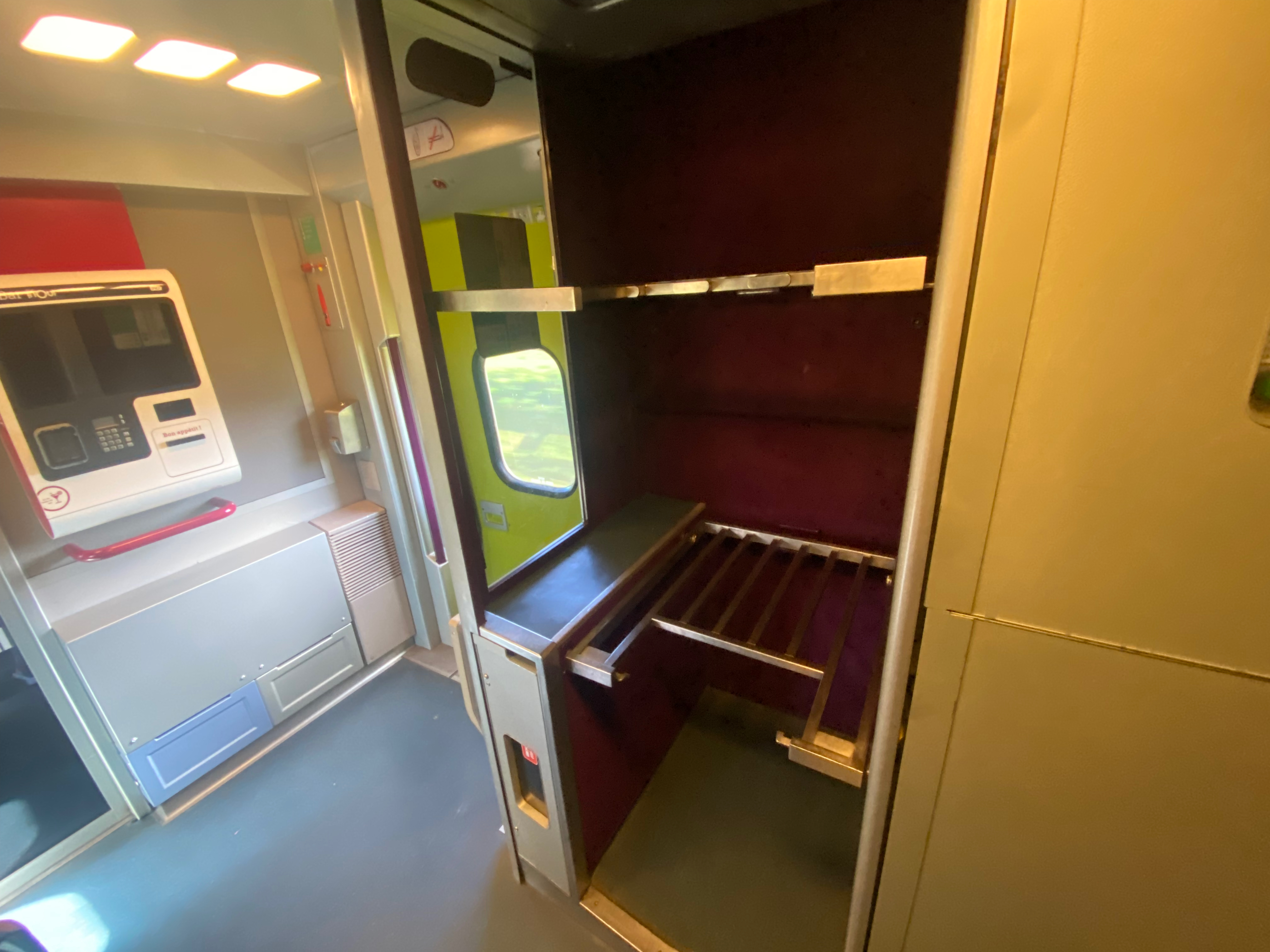 TGV 복도