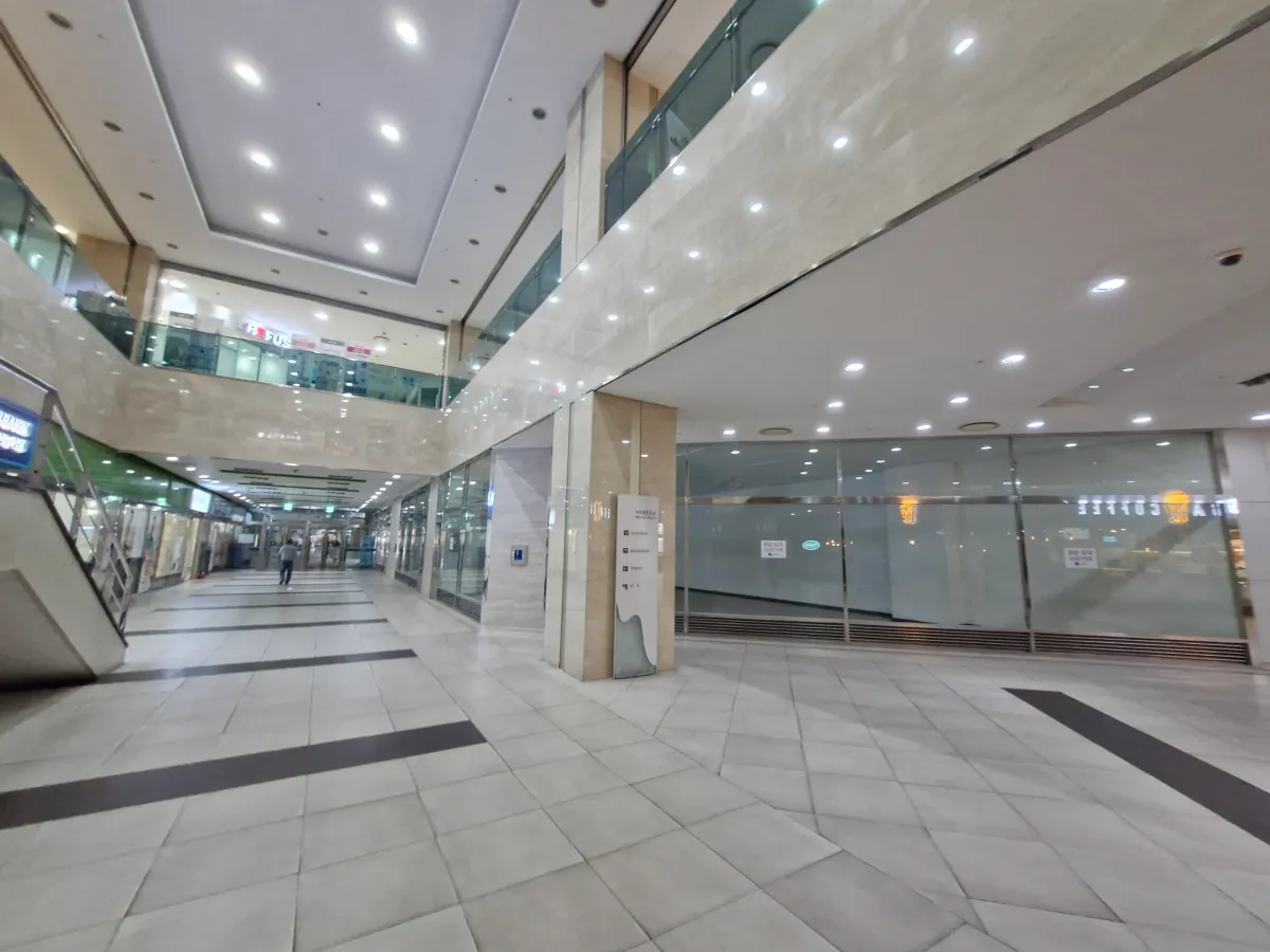 롯데캐슬베네치아-1층-내부상가의-모습-공실이-많다