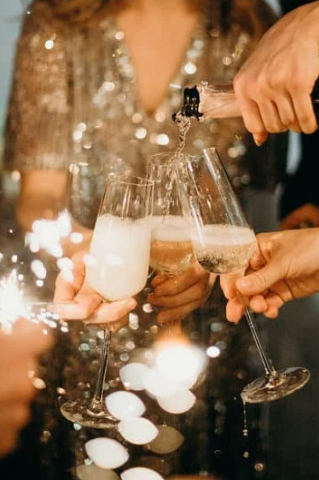 건배사 모음 송년회에서 돋보이는 건배사, 유머부터 감동까지