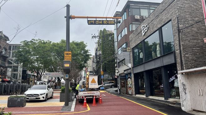 홍대 상가 거리 사진