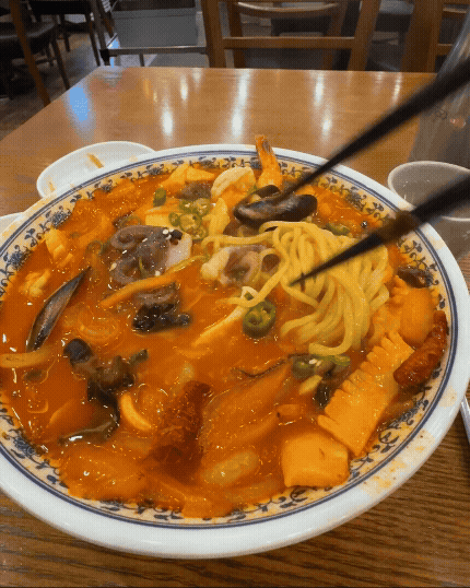 김포 장기동 만다린 고추짬뽕 면과 해물이 들어있는 모습