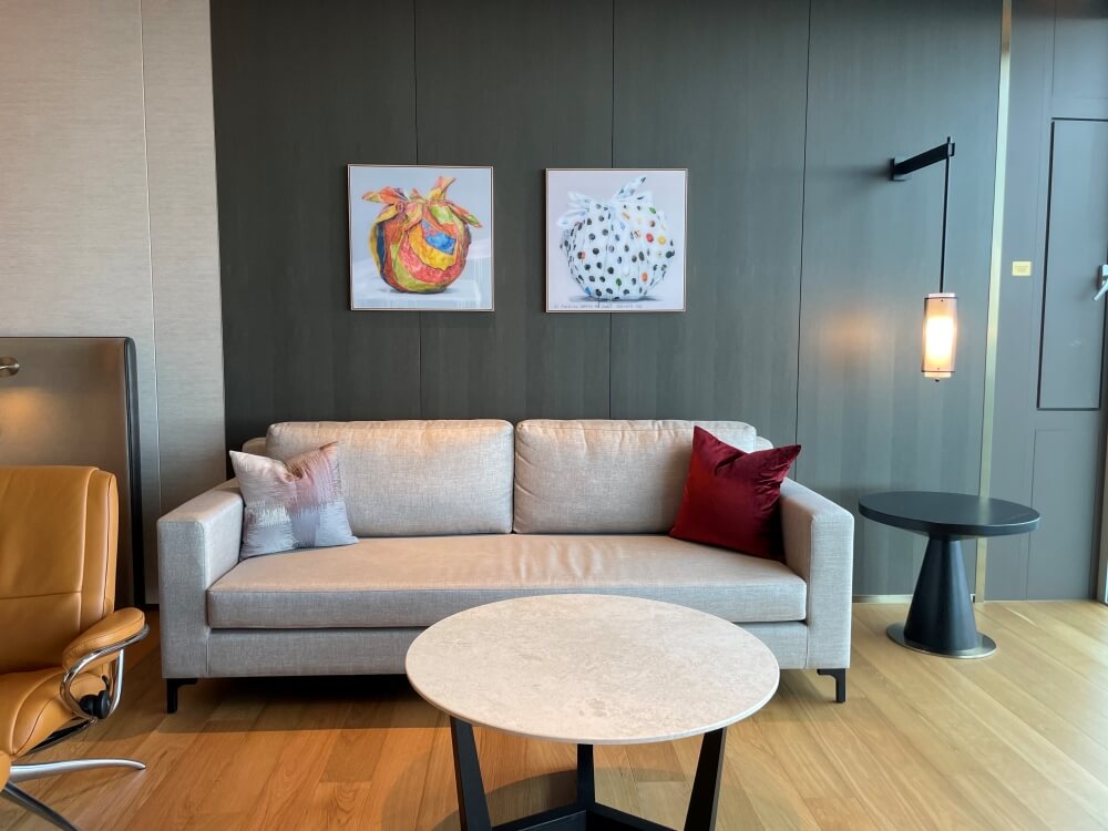 그랜드-하얏트-제주-객실(룸)-쇼파