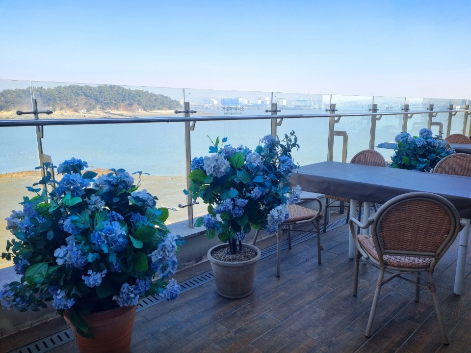 인천 영종도맛집 갈만한곳: 차분한 오션뷰 한식당 '바다앞테이블'